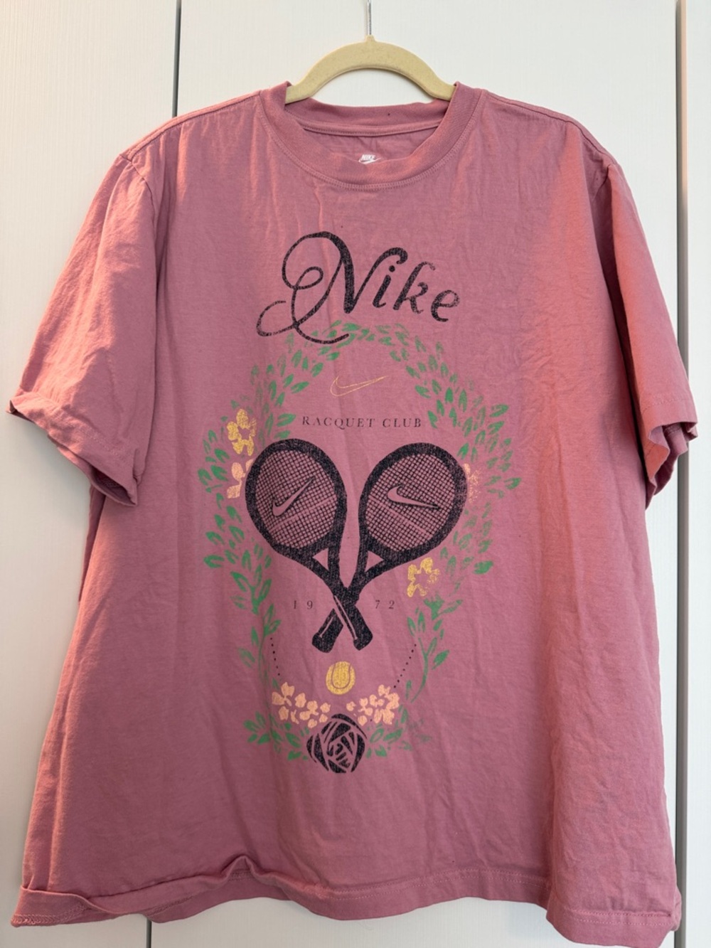 Nike Sportswear Women's Crew-Neck Tennis Graphic T-Shirt - Rose Pink